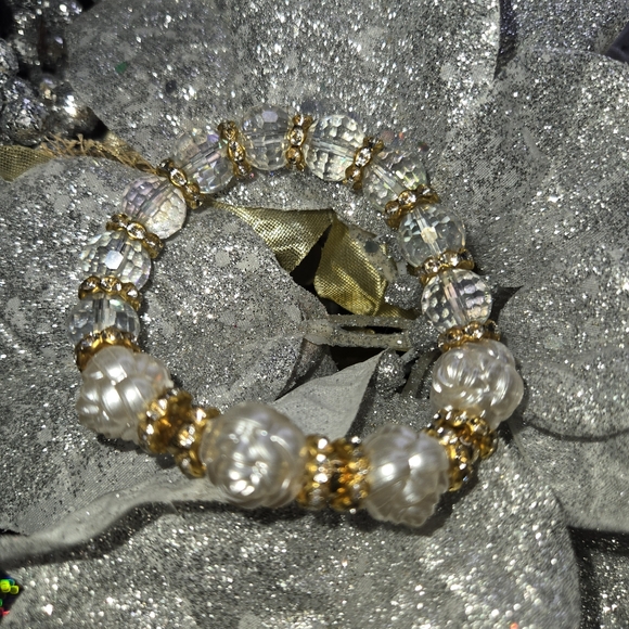 Fashion Jewelry I Clear White & Pearl I Fire Fly Pebble I Bracelet - Picture 1 of 3
